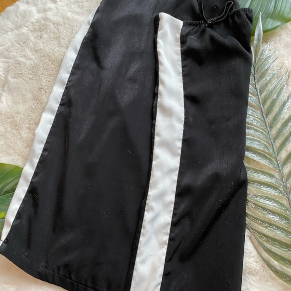 Black and White Shift Dress - Picture 2 of 2